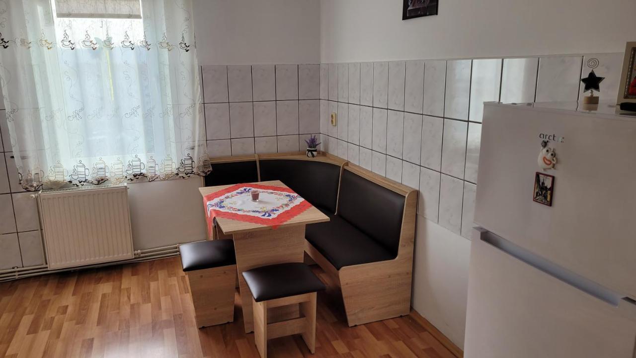 Apartament Yrm Apartment Сигишоара Екстериор снимка